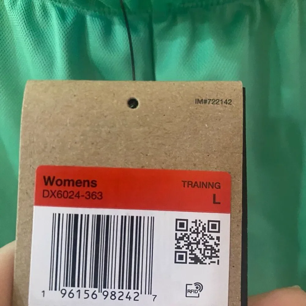 Nike NWT style DX6024-363 Large Training shorts green
